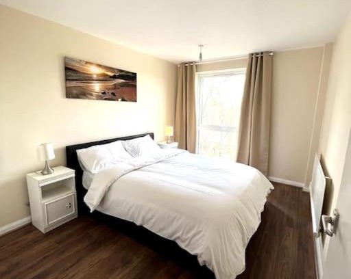 Sutton South Apartment | Stylish Flat in Sutton | Child-Friendly & Accessible