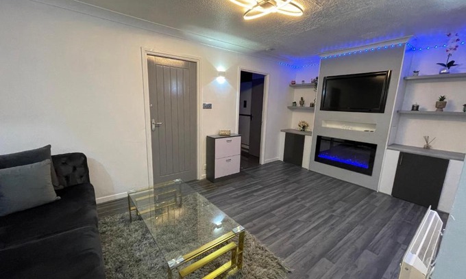 Trimley Apartment | Modern 2 Bedroom Flat - Wheelchair Accessible & Family-Friendly