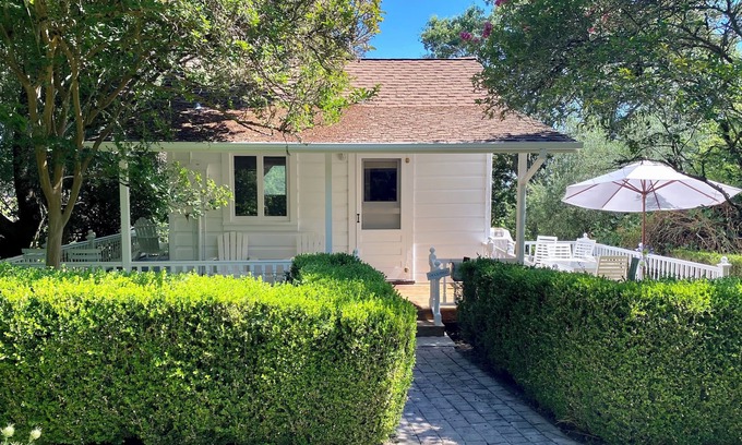 Healdsburg Cottage | Refurbished Nest Cottage at Ru's Farm with Spa & Pool