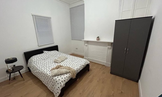 Nottingham House | Bright and Welcoming House Near Nottingham Center