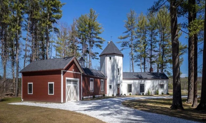 Great Barrington House | Stylish 3 Bedroom Country Castle - Rated 10/10 & Family-Friendly