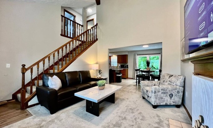 Otterbien Home House | Modern Home in Liberty with Breakfast and Child-Friendly Perks