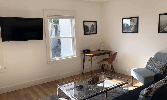 Sausalito House | Modern 1 BR Apartment in the Heart of Sausalito