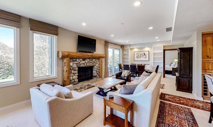 Ketchum Condo | Ideally Located Condo with Free WiFi & Scenic Views