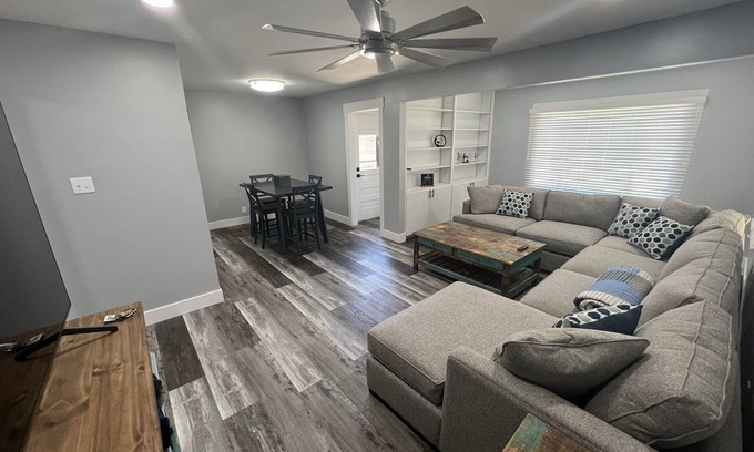 Topeka House | Modern 3BR Home in SW Topeka with Kitchen & Breakfast