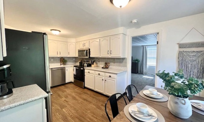 Clay House | Modern 4BR Home with Kitchen & Pet-Friendly Amenities
