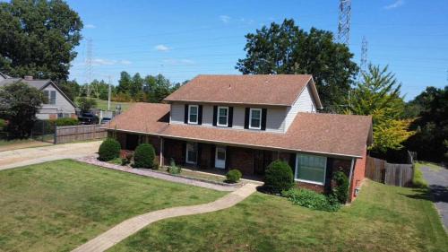 East Memphis House | Modern 6BR Retreat in East Memphis - Family & Pet Friendly