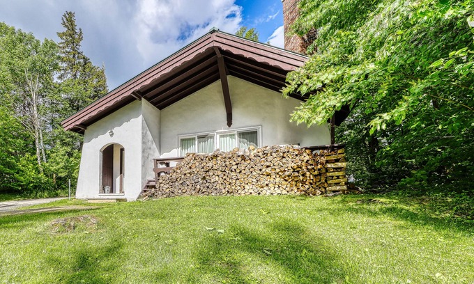 Franconia House | Dog-Friendly Retreat Near Cannon Mountain Ski Area