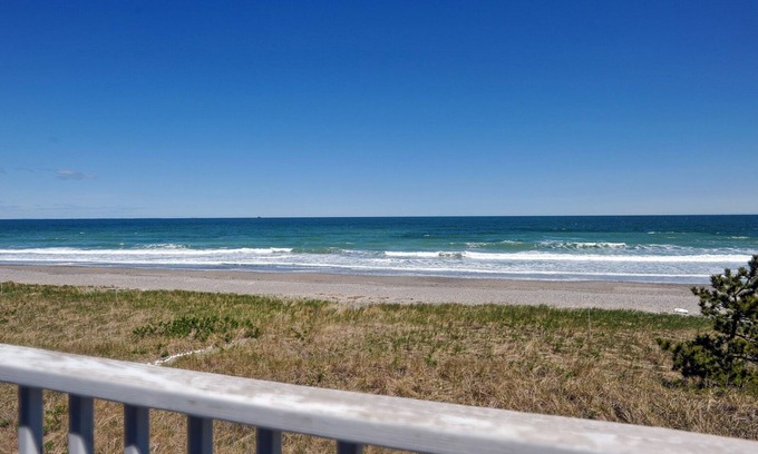 Waveland Condo | Newly remodeled condo with direct beach access