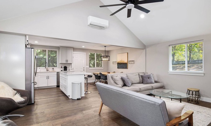 Poulsbo House | Cozy Retreat Near Shopping and Ferry Routes - 10/10 Rated