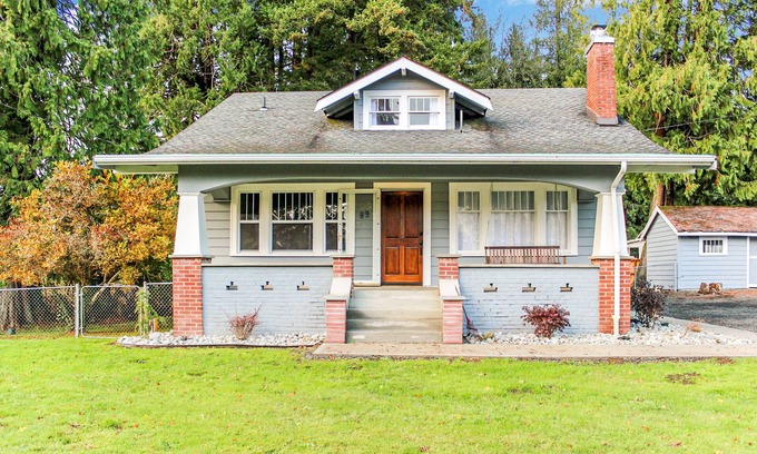 Aberdeen House | Relax in a Newly Remodeled Craftsman with Ocean Views