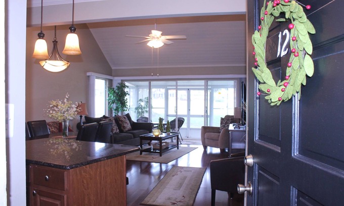 Plymouth Villa | Stylish Golf Villa in Errol Estate with Spa & Breakfast
