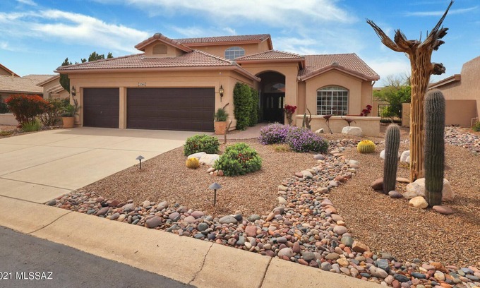 Saddlebrooke House | Stylish Home in Saddlebrook Community - Pet Friendly & Modern