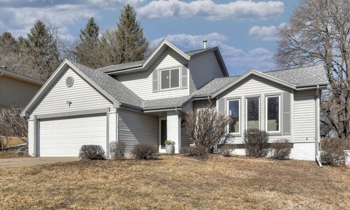 West Omaha House | Modern Home Retreat - 20 Minutes from Omaha's Attractions
