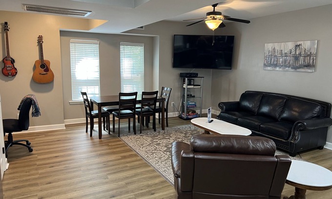 Lebanon House | Modern Retreat with Hot Tub & Private Entrance - Rated 9.8