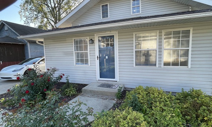 Huron House | Newly Remodeled Hotel with Beach Access & 10/10 Guest Rating