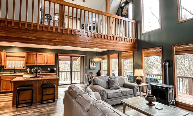Golden House | Idyllic Lake Front Cabin with Hot Tub & Game Room