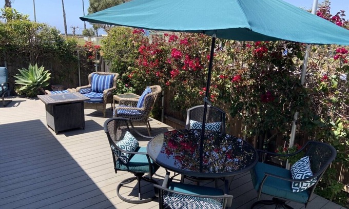 Pierpont Bay House | Discover a Beautiful Pierpont Beach Bungalow Near the Ocean