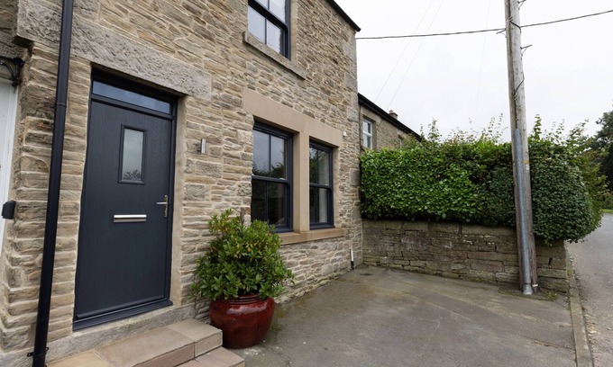 Hedley on the Hill Cottage | Cozy Cottage Getaway - The Old Post Office Awaits You