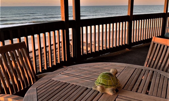 Sneads Ferry Condo | Oceanfront 3-Bedroom Retreat with Pool & Spa Amenities