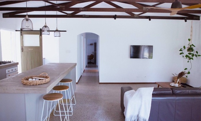 Marcoola House | Welcoming Oceanfront Retreat: Pet-Friendly & Family Ready
