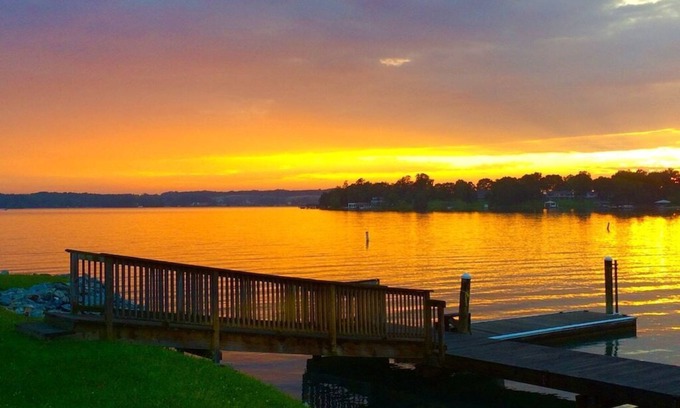 Smith Mountain Lake Condo | Elegant Condo with Pool & Lake Views - Rated 9.8/10