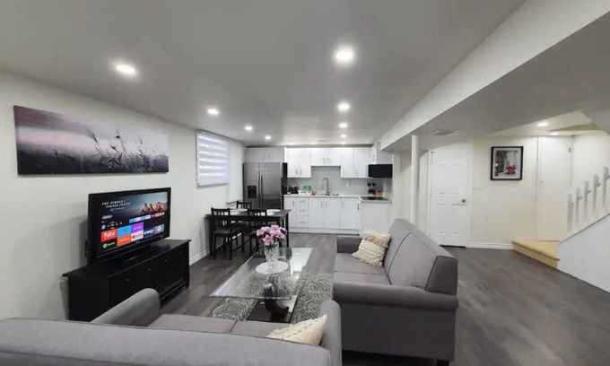 Markham House | Modern 2 Bedroom Unit with Child-Friendly Amenities