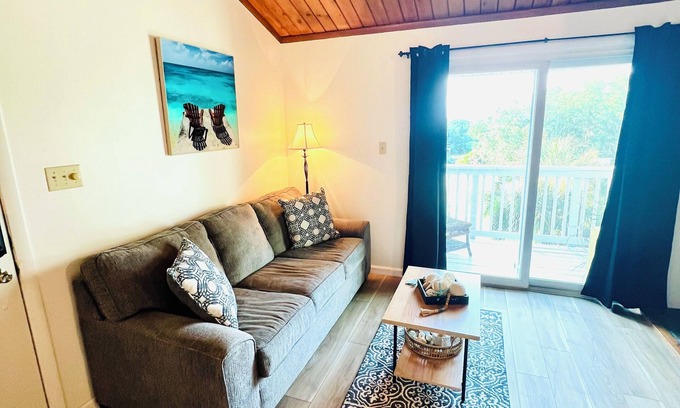 Ocean Ridge Condo | Newly Renovated. 2BR condo, Resort amenities, golf course view, beach access.