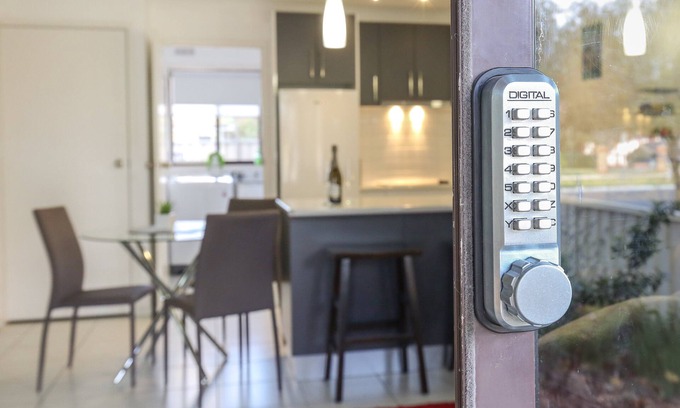 Mildura Apartment | Modern 2 Queen Bedrooms in Central Location with Free WiFi