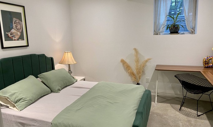 Parkdale House | Renovated 2Br Oasis Near Ossington in Vibrant Neighborhood