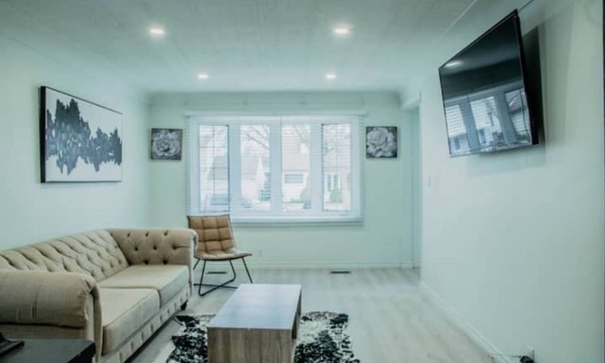 East Windsor House | Stylish 3 Bedroom Home in Family-Friendly East Windsor