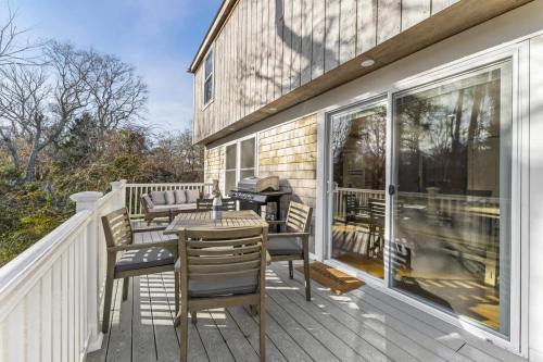 Vineyard Haven House | Newly Renovated 3BR 2BA - Walk to Restaurants