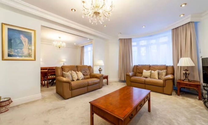 Primrose Hill Apartment | Modern 3BDR Apartment Steps from Swiss Cottage