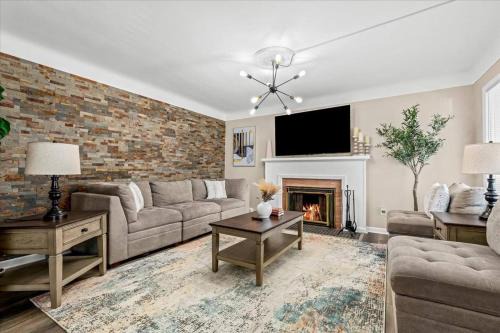 Dearborn House | Newly Renovated 4 Bedroom 2 Bath Downtown Dearborn