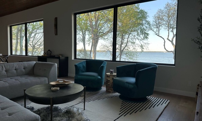 Vinita House | Gorgeous Lakefront Home with Spa and Dock on South Grand