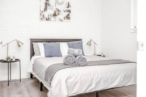 University District Apartment | Renovated OSU/ExpoCenter Hotel - Perfect for Families!