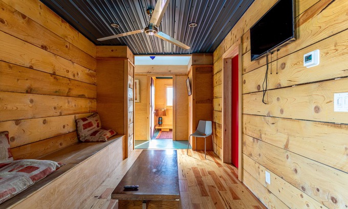 Washingtonville House | Renovated Barn Retreat: Pet-Friendly Stay with Kitchen Access