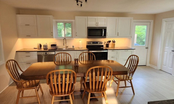 Parry Sound House | Perfectly Renovated 4-Bedroom Home in Town Center