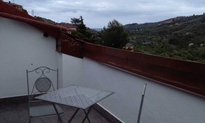 Isolalunga Apartment | Top-Floor Apartment with Ocean View & High Guest Ratings
