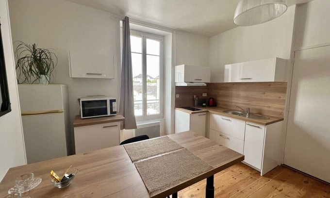 Laval Apartment | Renovated Downtown Laval Apartment with Family-Friendly Amenities