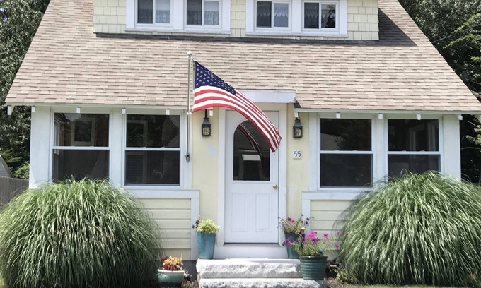 Saybrook Manor Cottage | Beachfront Cottage in Old Saybrook, CT - Book Now!