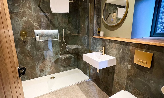 Shap Apartment | Renovated Bedsit Near English Lake District, Pet and Child Friendly