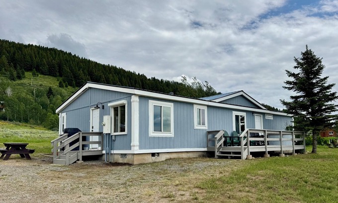 Island Park Cabin | Newly renovated Blue Spruce Cabin – Island Park Getaway Close to Yellowstone NP!