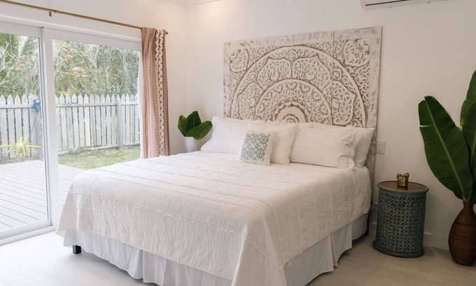 Dunmore Town Cottage | Renovated Coastal Cottage Steps from Pink Sand Beach