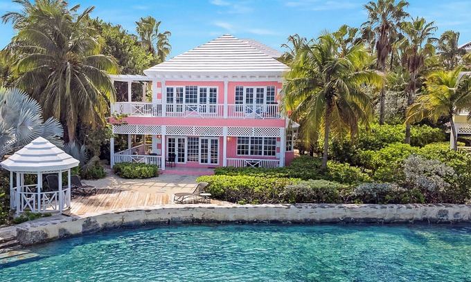 George Town House | Sea Star Villa: Oceanfront Retreat with Pool & Spa in Exuma