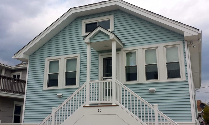 North End House | Renovated Bungalow Near the Bay with Spa & Hot Tub Access