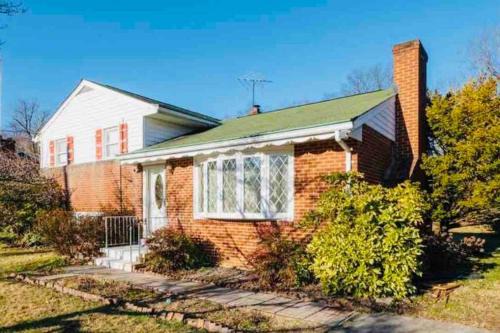 Fort Washington House | Renovated Home with Parking | Pet & Child Friendly Awaits