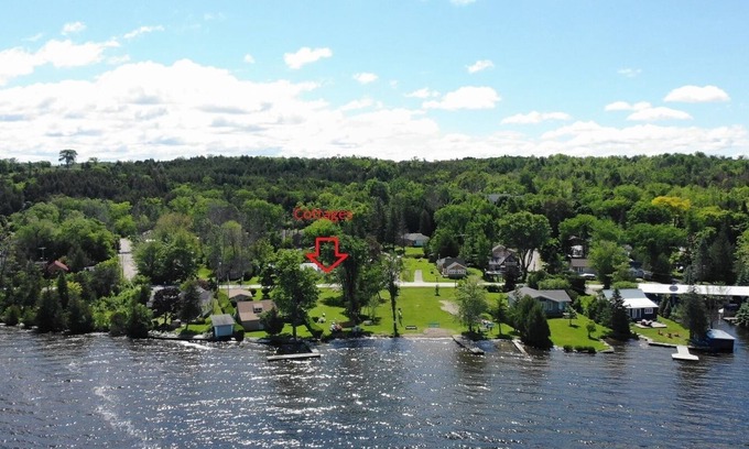 Lindsay Cabin | Renovated Cottage with Oceanfront Views & Cozy Firepit
