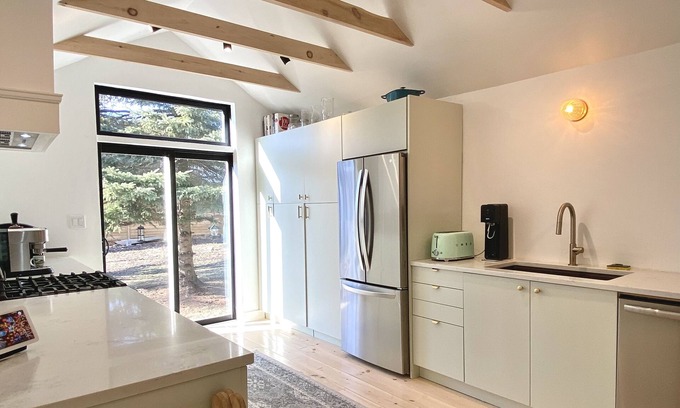 Merrickville-Wolford House | Charming Century Home in Merrickville with Ideal Amenities