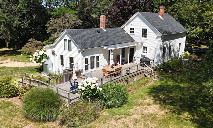 West Tisbury House | Inviting West Tisbury Retreat with Pet-Friendly Amenities